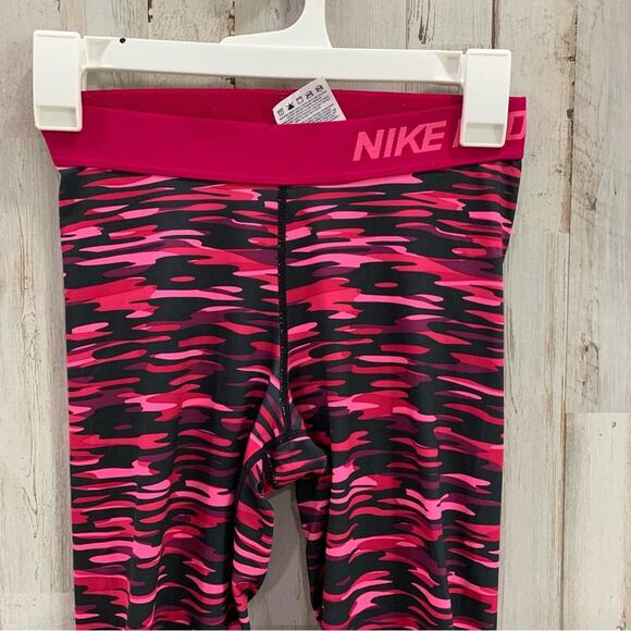 Nike Pro Haze Pink Camo Compression Capri Pants - Picture 2 of 5